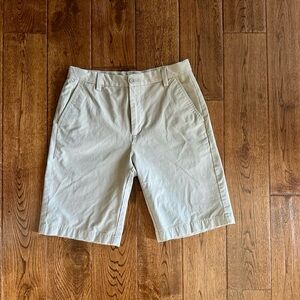 Vineyard vines boys performance khaki shorts size 14